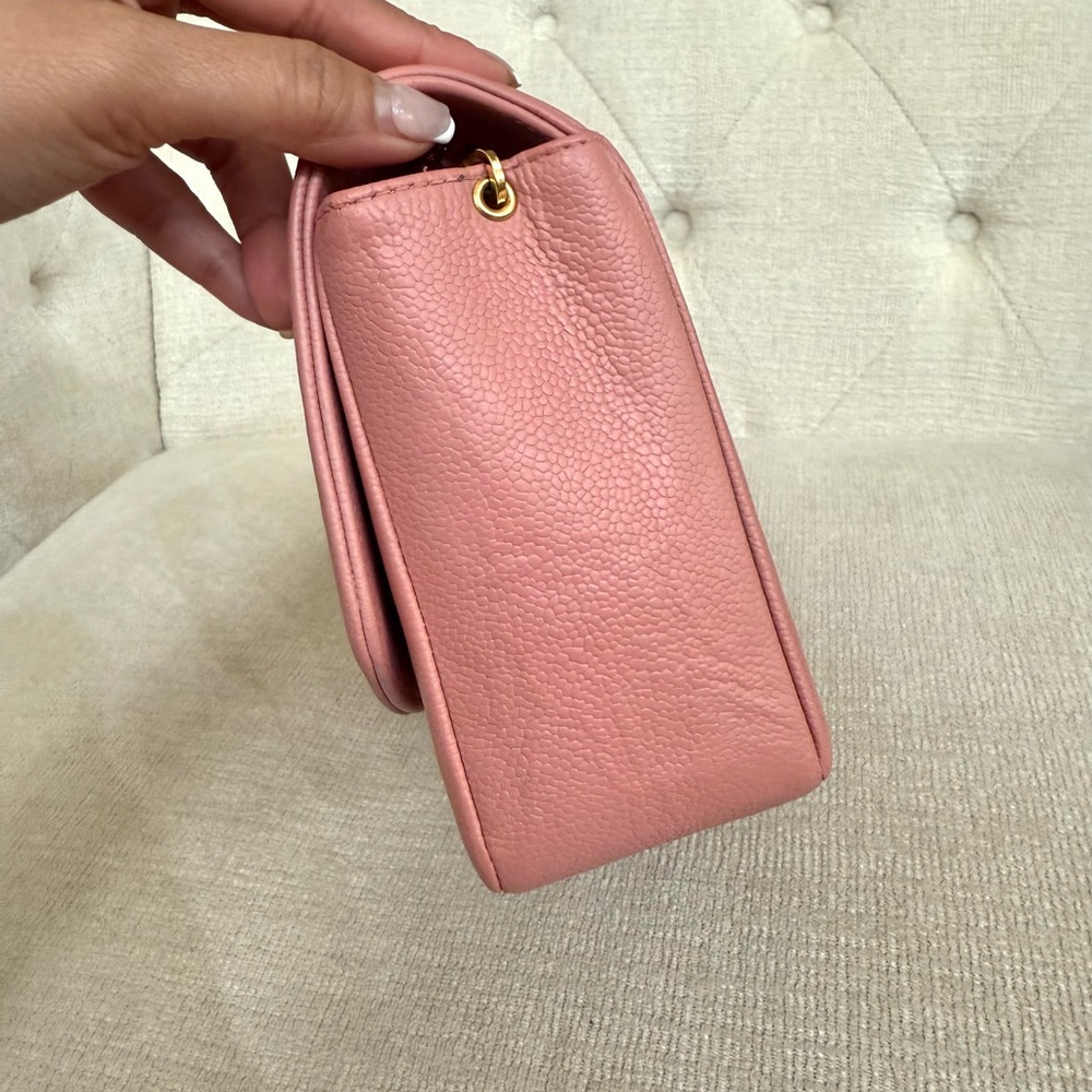 Chanel Diana Bag Vintage Pink Medium Shoulder Bag with Gold Accents - Picture 10 of 16